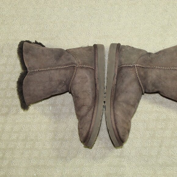 UGG Australia Bailey Button Brown Sheepskin Women’s Boots Size 7 S/N 5803 - Picture 3 of 6